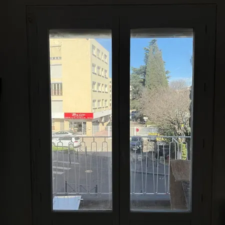 75 Metres Carres Proche Gare Et Tram Apartment