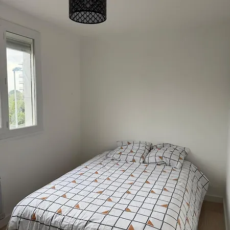 75 Metres Carres Proche Gare Et Tram Apartment