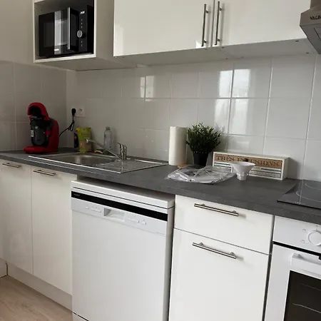 75 Metres Carres Proche Gare Et Tram Apartment *